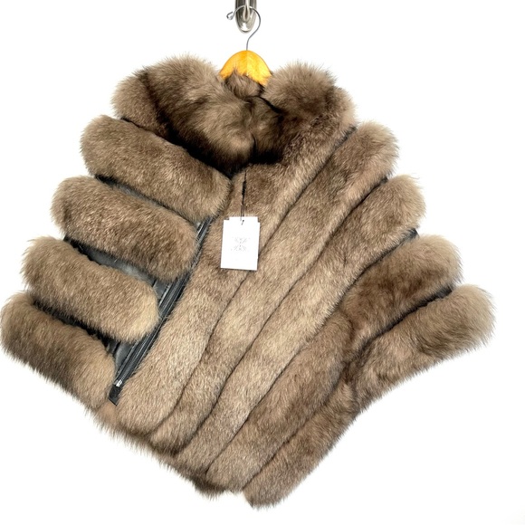 Belle Fare Asymetrical Fox Fur Poncho with Leather Inserts NWT - Picture 2 of 11
